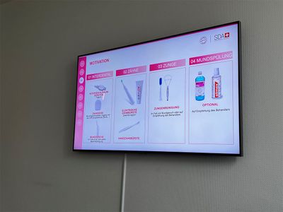 Praxisteam DentBlanc bei der Fortbildung zur Guided Biofilm Therapy (Bild 3)