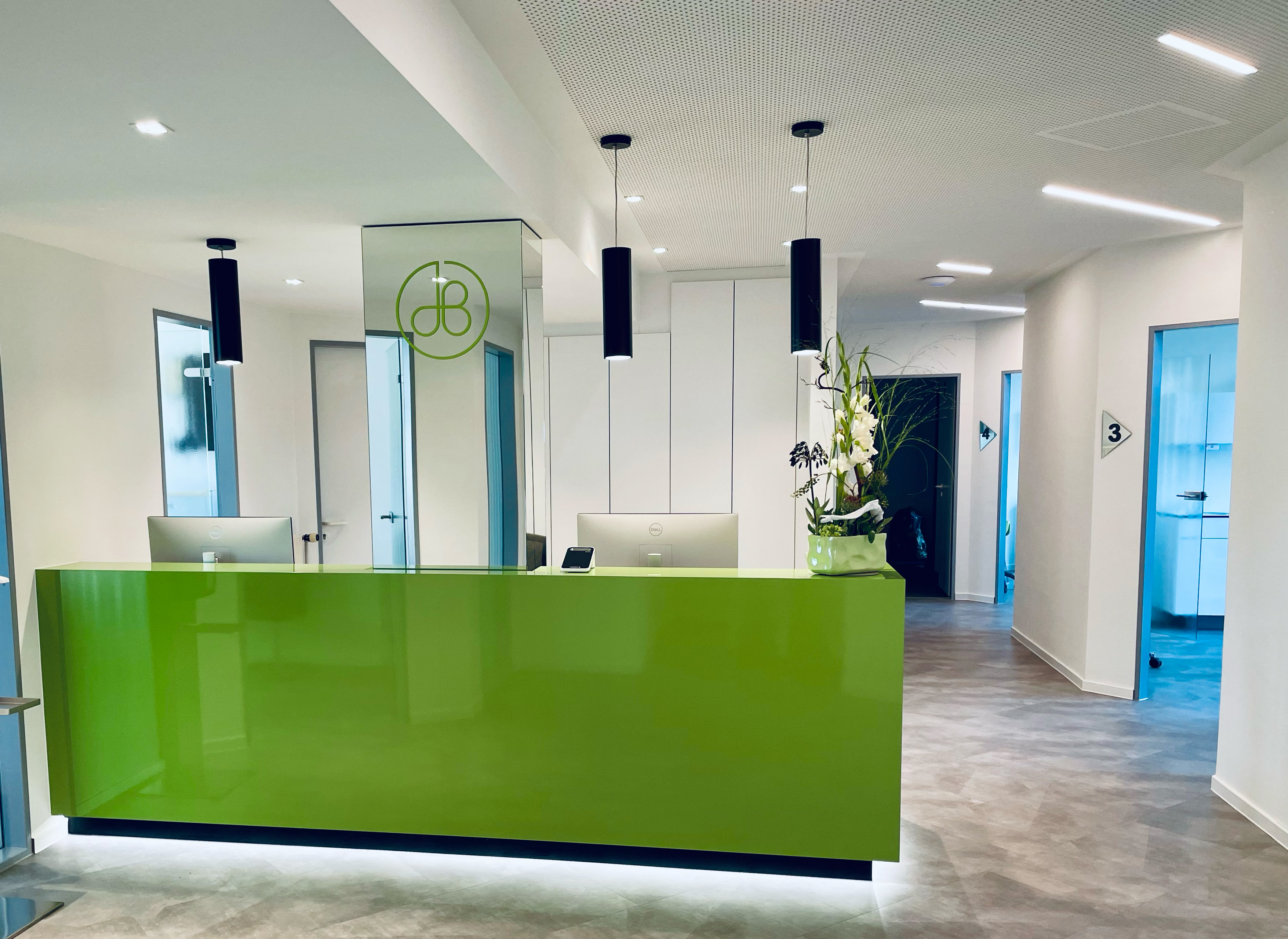 Eingangsbereich der Praxis DentBlanc in Stuttgart-Botnang